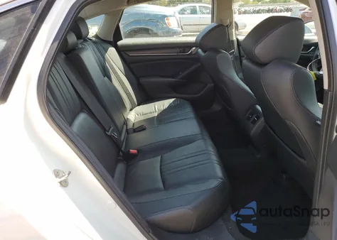 2018 Honda Accord Touring z USA, uszkodzony, nr VIN 1HGCV1F9XJA109766